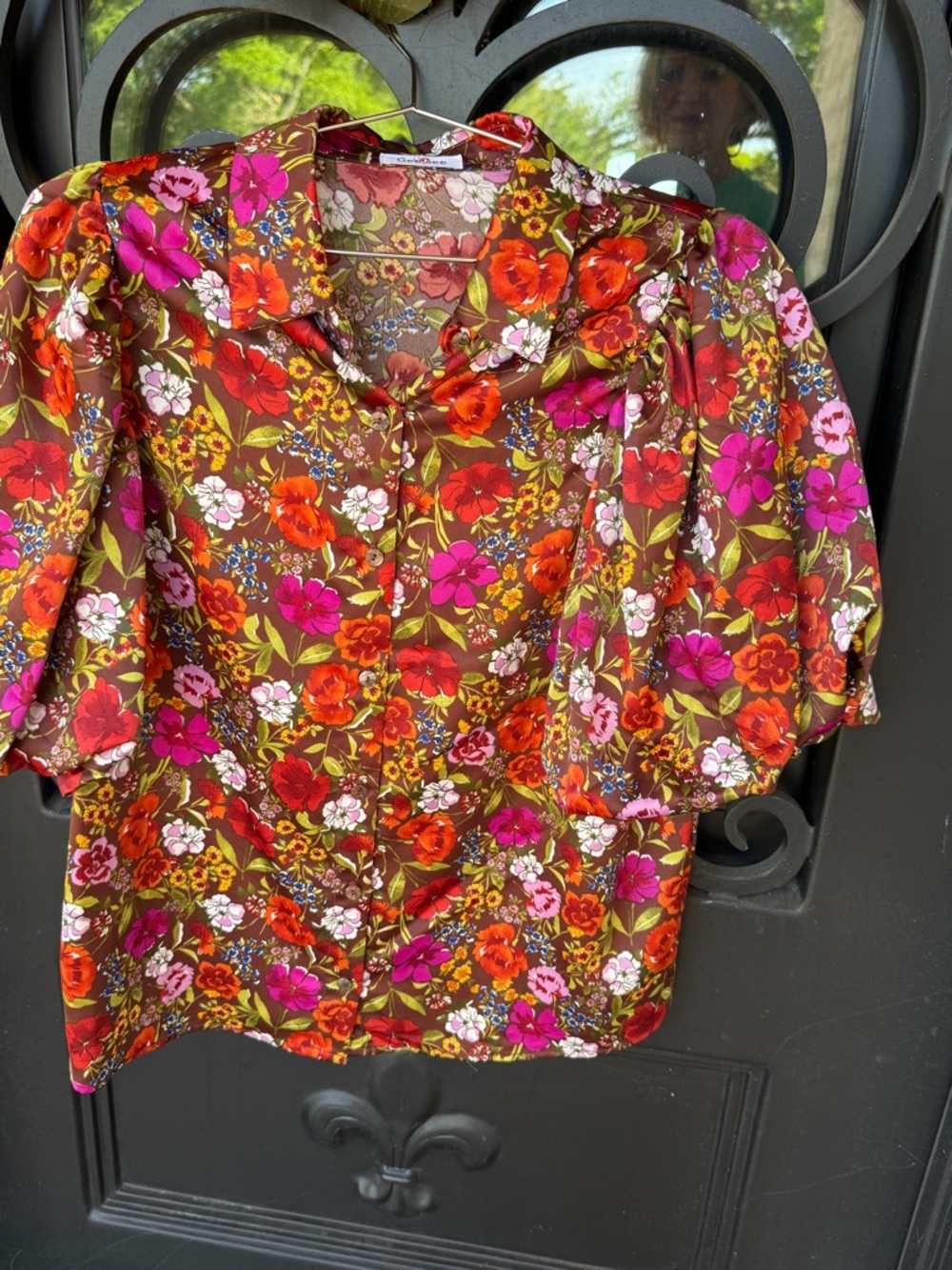 GeeGee Floral  Button-Front Puff Sleeve Top in Brown and Fuchsia